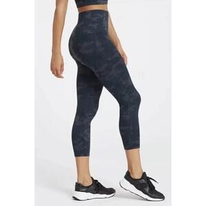 NEW Spanx Leggings‎ Sz Small Black Camo Look At Me Now Seamless FL3515 Slimming